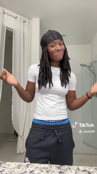 Celebrating WLW Relationships: Love and Kisses