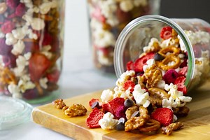 Berry Walnut Trail Mix Is the Afternoon Snack You’ve Been Waiting For