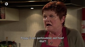 "Peggy is een aanhoudster, Peggy is een ..." 😲 Mind your language, Jenny! Bekijk nu al 1⃣5⃣ volledige seizoenen van Thuis op VRT NU! 🏡 vrtnu.be/thuis | VRT MAX