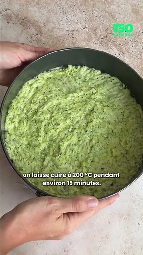 Une pâte à pizza avec des courgettes, il fallait y penser ! 😋 Pour faire une pizza estivale plus