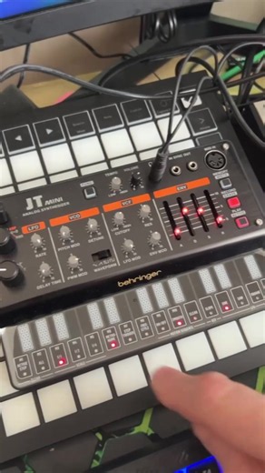 Behringer JT-Mini synthesizer demo and tips