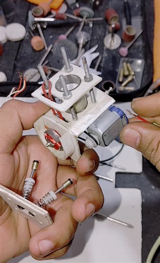 Miniatur Mesin Motor Piston: Proses Kreatif