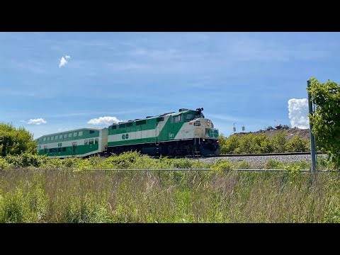 F59PH 561 Leads GO Transit Niagara Excursion at Sherwood Park
