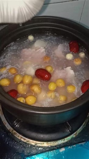 黄皮果 纯天然食品，无下肥，无激素，无冰冻，无防腐剂。天气热热，煲汤太好喝了😍😍😍，好处多多#黄皮果煲汤功效与作用