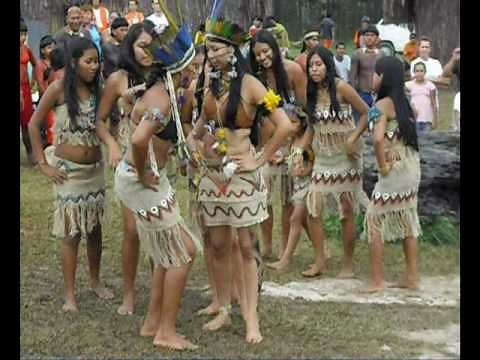 Dança das Indigenas da etnia Terena