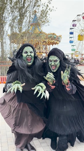 🧙‍♀️ Les bruixes més divertides també han arribat al Tibidabo! 🧹 No et perdis les millors activitats de Halloween per a tota la família. 👻 Disponible fins al 2 de novembre. 👉 Reservar a tibidabo.cat #Tibidabo #Halloween #Barcelona #Espectacle #Familiar | Parc d’atraccions Tibidabo