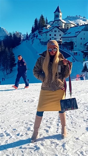 Racha Brasil on Instagram: "Tra monte lussari Austria e Slovenia così chiudo 2025 in giro con miei cari amore e famiglia ringraziando a Dio per 2025 ❤️🎇🎇🎇 anno fantastico mi ha dato tanto 🎇❤️ e sono sicura che 2026 sarà ancora meglio 💯🎇❤️❤️ felicissima della donne che sono fiera di me stessa ❤️🎇💯💯💯 che venga 2026 con tanta salute e soprattutto tanti bei regali 😂❤️🎇💯 outifit accessori del negozio online SUPER MODA BRILLA SEMPRE CIAO ALLA PROSSIMA IUMINA💯🎇🎇🎇🎇🎇🎇🎇"