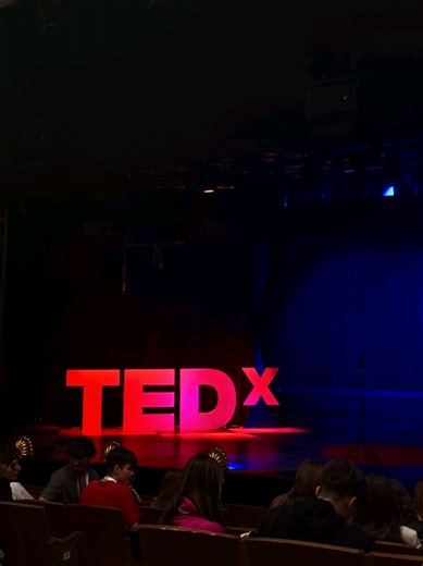 Estas son 3 charlas TED que todo estudiante de Negocios Internacionales debería escuchar 📚🌎 No todo se aprende en la universidad. Si quieres pensar diferente, entender mercados globales y desarrollar mentalidad internacional, empieza por aquí. Comenta “TED” y te envío los 3 links completos por interno 🚀 #tedtalks #negociosinternacionales #estudiantes #marcapersonal #comercioexterior