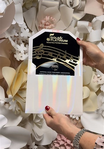 Custom invitation designed for the National Music Publishers’ Association featuring a holographic handmade envelope paired with an oversized round clear acrylic invitation. A modern statement piece created to reflect the rhythm and brilliance of the music industry. ✨🎶 #nmpa #holographic #acrylicinvitations #musicassociation