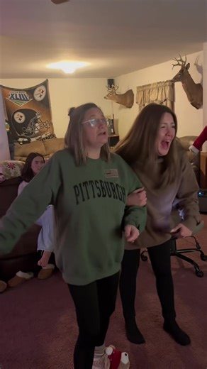 Reba McEntire's Backup Singers: A Fun Karaoke Moment