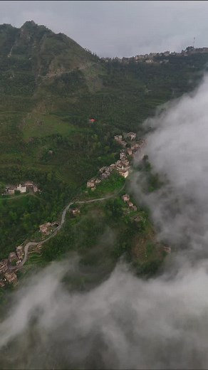 ‎حاشد القيدله‎ on Instagram‎: "على حافة الغيم ... القرى المعلقة في اليمن 🇾🇪 ⛅️ On the edge of the clouds... the hanging villages of Yemen 🇾🇪 💚⛰️"‎