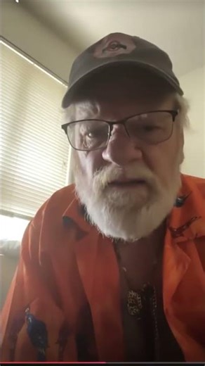 Friday 🔥 winner. 👉Old man does best chicken impersonation in the world Guinness book