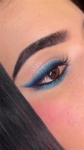Makeup Tips for Blue Eyes: Must-Watch Tutorials