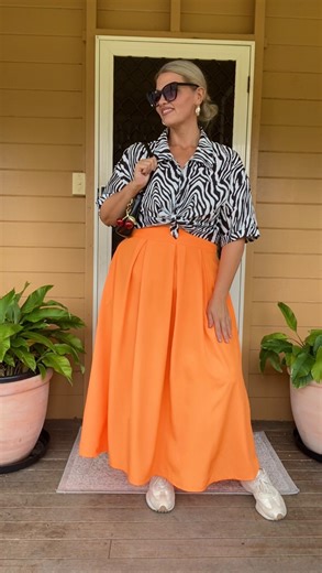 Kinsey Toomey on Instagram: "⁣You’re using Pinterest wrong! Just kidding, use it however you like. But if you’ve ever tried to recreate an outfit you’ve pinned and it was disappointing, chances are you’re trying too hard to *copy* it. You still have to choose pieces that work together cohesively, and you still have to consider colour, texture, proportion, shape etc to make it your own and to make it work for you. Less copy and more inspiration works a treat, every time. ⠀ ⠀ ⠀ #pinterest #stylein