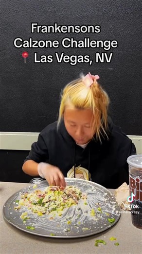 Frankensons Calzone Challenge in Las Vegas Record #rainaiscrazy | Raìna