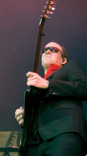 Joe Bonamassa performing Slow Train at Tour De Force: Shepherd's Bush. | Joe Bonamassa