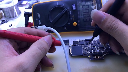 17款MacBook AIR A1534不认硬盘保资料修复。