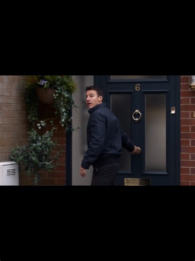 Exploring the Lives of Lisa Swain and Carla Connor