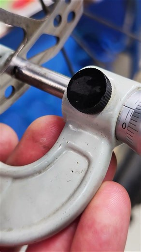 How to measure your bicycle brake disc wear to know when to replace it.