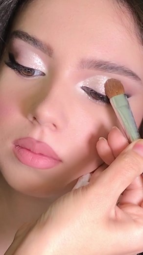 Creative Discovery: Eye Shadows Makeup Tutorial