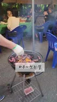 자다말고 잇따라 걸려온 전화 받고 갑자기 영주로. 초딩 때 수학여행지로 회갑여행 가자 굳게 약속하곤 망각하고 있었던 얼빵한 나. 친구들의 많은 배려 속에 즐건 시간 보내고 귀가.