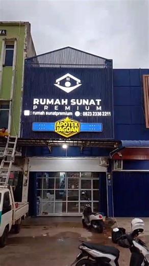 Eva Fitria Adv on Instagram: "Batam Branding & Advertising Terima Jasa Pembuatan dan Pemasangan: - Bilbord, Neon Box, Papan nama, Huruf timbul, Acrilik dll - Print Sticker - Branding Mobil - Sticker Dinding, - Sunblas, Kaca Film, u/ Kantor, Hotel, Dll Info Lebih Lanjut Hubungi : Whatsapp : 081266090074 Alamat; Ruko Pasar Cikpuan , blok B4 no. 2 & 3, sei panas, Batam #anangwrapping #Advertisingbatam #huruftimbul #carwrapping #batamcarbranding #stickermobilbatam #tukangstickerbatam #rambu #rambura