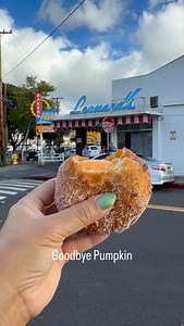 New year, new flavor ✨ Start the year on a sweet note with our featured LILIKOI Malasada Puff 💛 available for a limited time, while supplies last! 📍Kapahulu Bakery only #theoriginal #leonardsbakery #malasadas | Leonard's Bakery