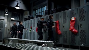 Il n'y a pas que le travail dans la vie, même à la S.W.A.T. on fête Noël 🎄 Rendez-vous dimanche à 21h05 pour de nouveaux épisodes 📺 Et en attendant, il y a le replay ➡️ https://can.al/swat | C8