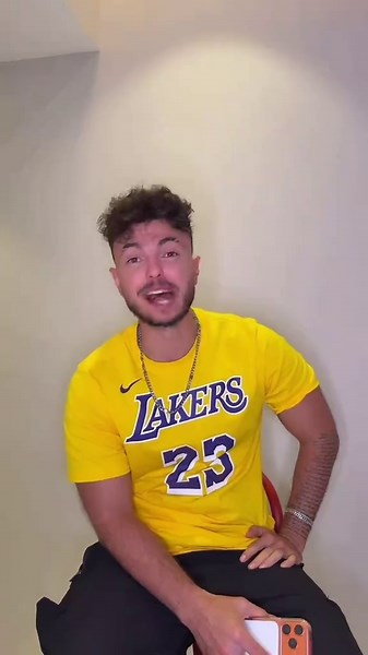 Con quién te sentarías para ver una serie de delfines?