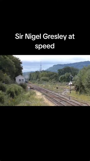 LNER Class A4 60007 (4498) Sir Nigel Gresley at speed #steamlocomotive #steamtrain