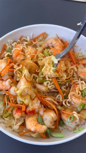 23K views · 4.2K reactions | Ready in 25 minutes, this easy shrimp egg roll in a bowl is the perfect weeknight recipe. Comment “RECIPE” and I’ll DM you the link. https://healthyishfoods.com/egg-roll-in-a-bowl/ #recipe #shrimp #dinner | Healthyish Foods | Facebook