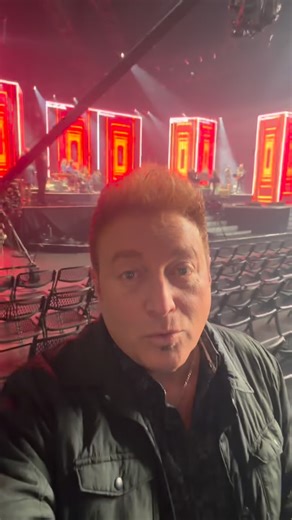 A little BTS before the show ✌️ 90s COUNTRY!!! . #90scountry #timrushlow #littletexas #thefrontmen | The Frontmen Live