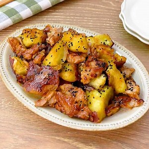 ごはんがすすむ！ 手割りおさつと豚肉の甘辛炒めのレシピ動画・作り方 | デリッシュキッチン