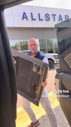 Fast & Easy, and probably a two man job😂 learn how to take the top off of a 2026 Ford Bronco Big Bend Edition. #allstarfordstonewall #fordbronco #summerlooks #top #fyp