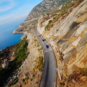 Ford Ranger Raptor Thế hệ Mới sở hữu khả năng vận hành vượt trội, hàng loạt những trang bị an toàn và công nghệ hỗ trợ người lái tiên tiến nhất đến từ Ford Performance. Chiếc xe không chỉ dễ dàng vượt qua những địa hình hiểm trở ở tốc độ thấp mà còn luôn sẵn sàng cho việc off-road tốc độ cao. Ford Ranger Raptor Thế hệ Mới hứa hẹn sẽ không làm những khách hàng đam mê off-road phải thất vọng. Hãy cùng xem các khách mời của sự kiện lái thử nói gì về Ranger Raptor Thế hệ Mới nhé! #RangerRaptorTheHeM