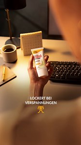 Naaa, wieder ein langer Tag am Schreibtisch? Tiger Balm Nacken & Schulter Balsam ist deine Massage für den verspannten Schulter- und Nackenbereich. Durch das sanfte Massieren beim Auftragen des Balsams wird die Durchblutung angeregt und die Muskulatur gelockert. #tigerbalm #tigerbalmde #healthy #neckandshoulders #relax #office #officelife | Tiger Balm