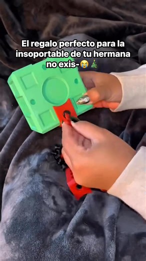 ¿Crees que le gustó? 😂😭 #broma #navidad #hermanos #ragebait | Bromabox