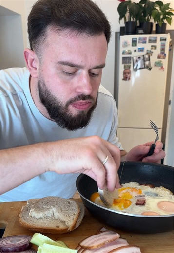 Вкусно поел#яичница #хлеб #еда