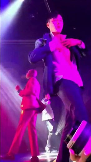 Muscle in Suits Gogo Dance 西装肌肉男苟苟热舞