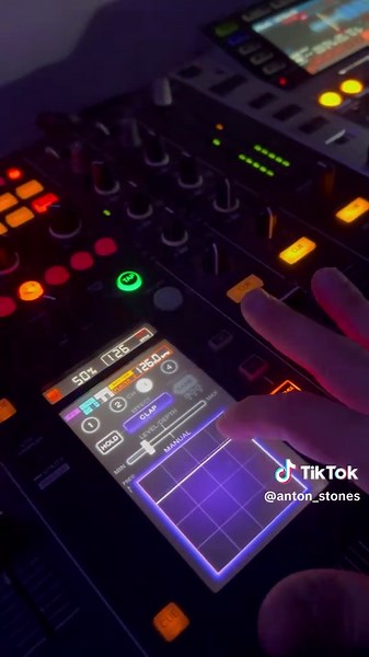 DJM-2000: O Mixer com Sampler Revolucionário