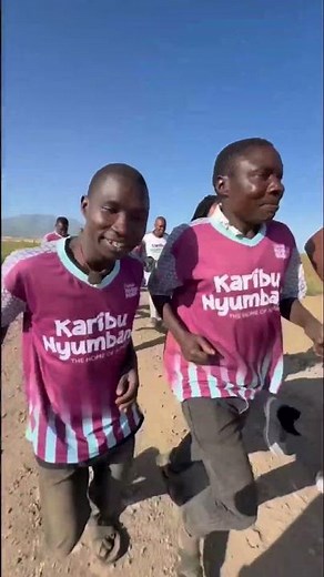 Community run with Chabba and fans in Ngorongoro 😍
