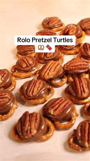 Recipes with Rae | Easy Rolo Pretzel Turtles (3-Ingredient Turtle Candies!) These little sweet, salty, and nutty desserts, are the perfect bitesized delight... | Instagram