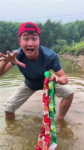 The guy show AMAZING Smart and Useful in Forest #bushcraft #survival #Outdoors #skills