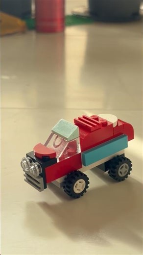 This LEGO car makes no sense