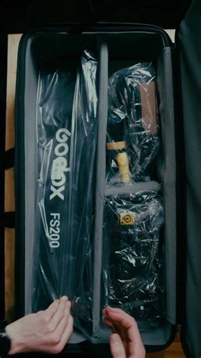 Godox F200Bi Unboxing