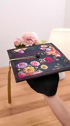 Stand Out at Graduation!Make your grad cap unforgettable with a customsublimation design-becauseyou deserve to shine on your big #GraduationGift #sublimation #sublimationprinting #heattrasfer#graduation #giftforgrad #gradgift #giftidea #gifting #wholesaleheatpress #heatpressfactory #GraduationVibes #ClassOf2025 #diygradcap