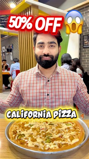 Har Tuesday California Pizza par mil raha hai 50% OFF #californiapizza #lahorefood #lahorefoodies