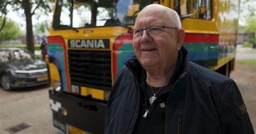 Henk Wijngaard herenigd met zijn gele truck