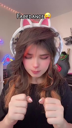 Kawaii Face Dance Video