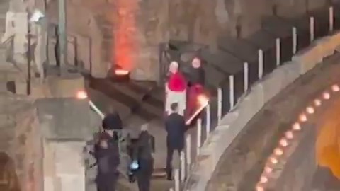 🇺🇸🇻🇦 Pope Leo XIV just dropped a strong message during the Easter Vigil in St. Peter’s Basilica: Stop letting yourself become numb to all the wars raging around us.The first American pope warned that mistrust and fear are tearing people apart through “war, injustice, and the isolation of peoples and nations.”He told the crowd: “Let us not allow ourselves to be paralyzed!”Source: Reuters